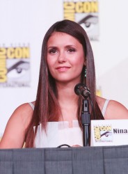 Nina Dobrev ニーナ・ドブレフ