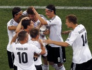 Германия - Нидерланды - на чемпионате по футболу Евро 2012, 9 июня 2012 (179xHQ) 1359d8201648256