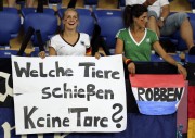 Германия - Нидерланды - на чемпионате по футболу Евро 2012, 9 июня 2012 (179xHQ) Cec242201641000