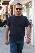 Крис О Доннелл (Chris O'Donnell) spotted out and about in Beverly Hills,21.03.2012 (4xHQ) C43928202405799